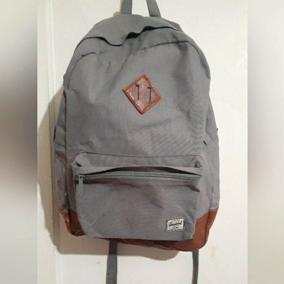 Herschel Backpack - Picture 1 of 8